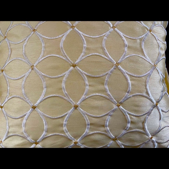Accent pillow circle design yellow - Picture 3 of 7